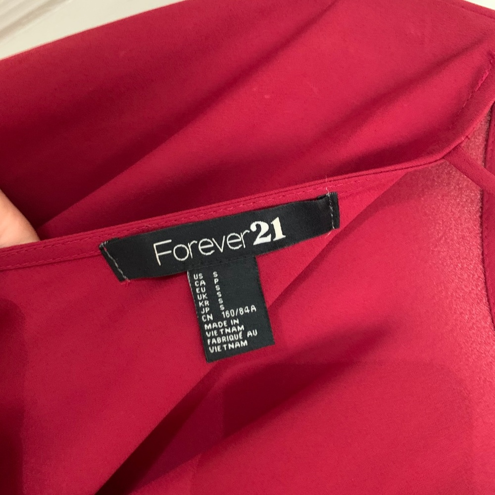 Red Low-Back Top - Picture 3 of 3